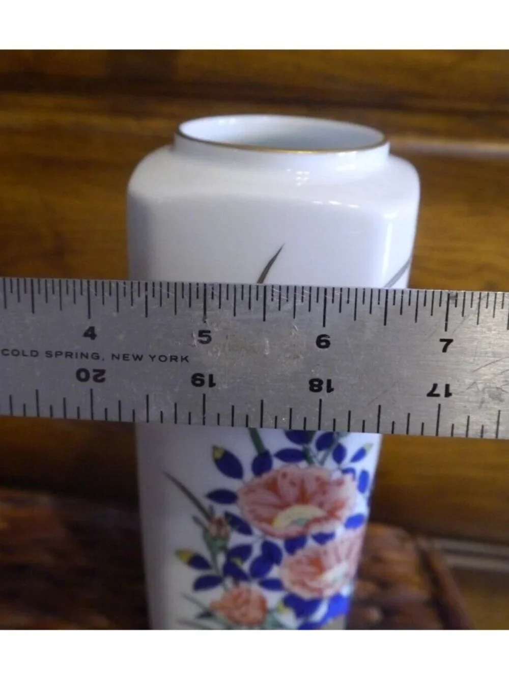 Fukagawa Vase. Imperial Household. Porcelain Arita Japan Vintage Poppies? Roses?